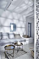 Living Theros Luxury Suites