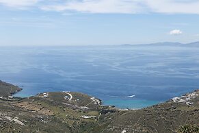 Living Theros Luxury Suites