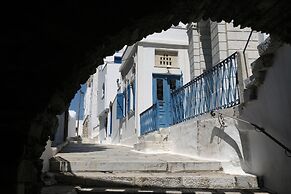 Living Theros Luxury Suites