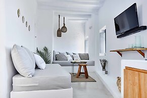 Living Theros Luxury Suites