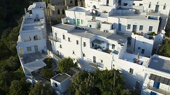 Living Theros Luxury Suites