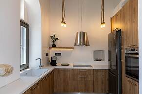 Living Theros Luxury Suites