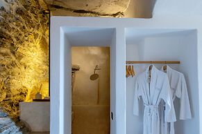 Living Theros Luxury Suites