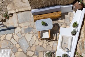 Living Theros Luxury Suites