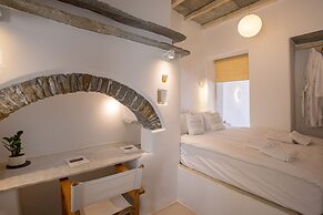 Living Theros Luxury Suites