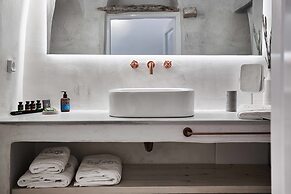 Living Theros Luxury Suites