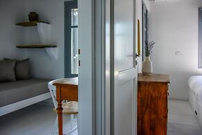 Living Theros Luxury Suites