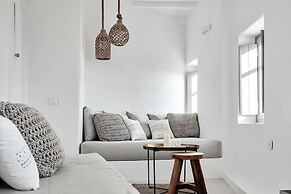 Living Theros Luxury Suites