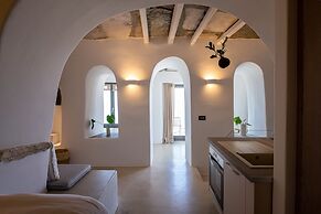 Living Theros Luxury Suites