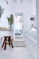 Living Theros Luxury Suites