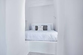 Living Theros Luxury Suites