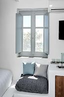 Living Theros Luxury Suites