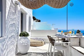 Living Theros Luxury Suites