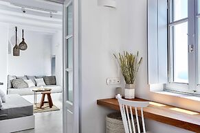 Living Theros Luxury Suites