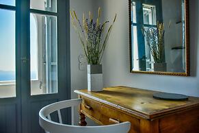 Living Theros Luxury Suites