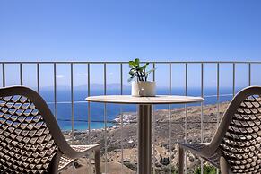 Living Theros Luxury Suites