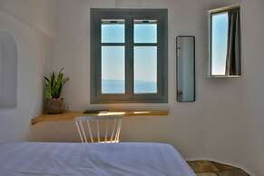 Living Theros Luxury Suites