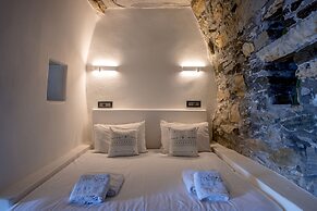 Living Theros Luxury Suites