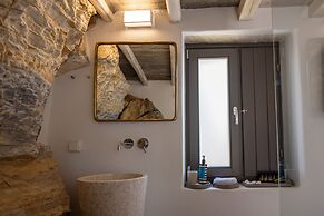 Living Theros Luxury Suites