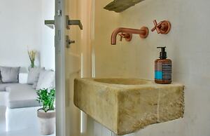 Living Theros Luxury Suites