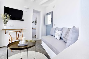 Living Theros Luxury Suites