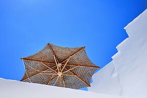 Living Theros Luxury Suites