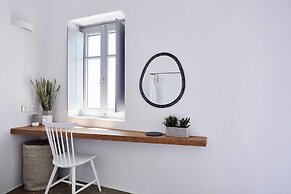 Living Theros Luxury Suites