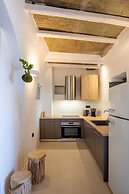 Living Theros Luxury Suites