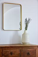 Living Theros Luxury Suites