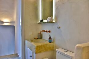 Living Theros Luxury Suites