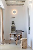 Living Theros Luxury Suites