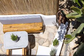 Living Theros Luxury Suites