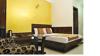 Comfort Room Shiv Dev Int