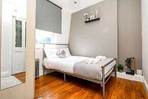 City view flat at Liverpool st Brick Ln