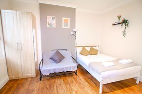 City view flat at Liverpool st Brick Ln