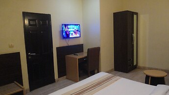 Caesar's Court Hotel and Suites