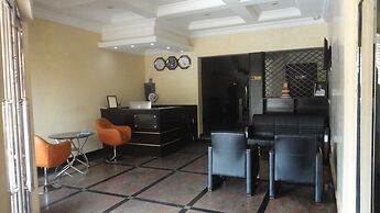 Caesar's Court Hotel and Suites