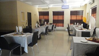 Caesar's Court Hotel and Suites