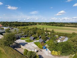 The Little Hide - Adult Only Camping Pods