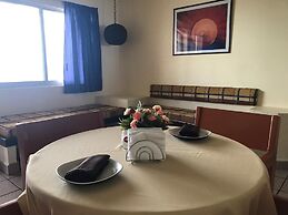 Del Real Hotel & Suites