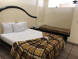 Del Real Hotel & Suites