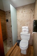 Del Real Hotel & Suites