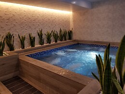 Luxury Residence Suites