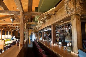 McMenamins Kalama Harbor Lodge