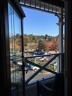 McMenamins Kalama Harbor Lodge