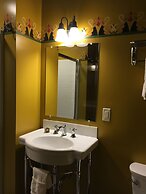 McMenamins Kalama Harbor Lodge