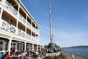 McMenamins Kalama Harbor Lodge