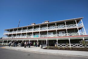 McMenamins Kalama Harbor Lodge