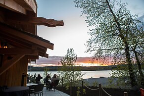 McMenamins Kalama Harbor Lodge