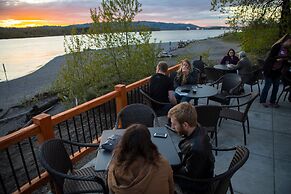 McMenamins Kalama Harbor Lodge